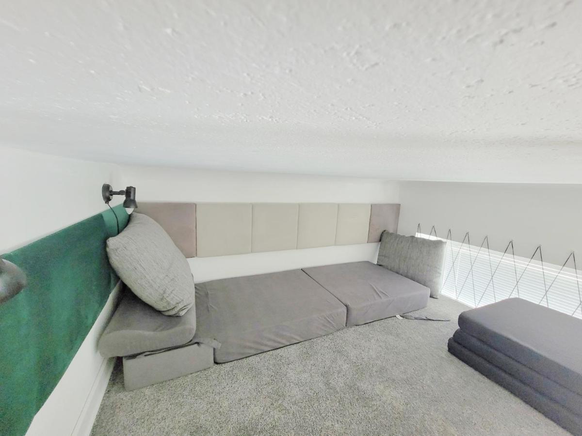 Grand Theater Apartments วูดช์ ภายนอก รูปภาพ